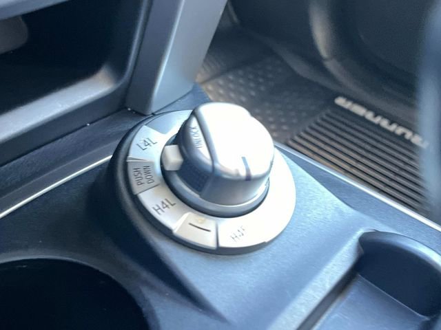 Used 2020 Toyota 4Runner Limited image 34