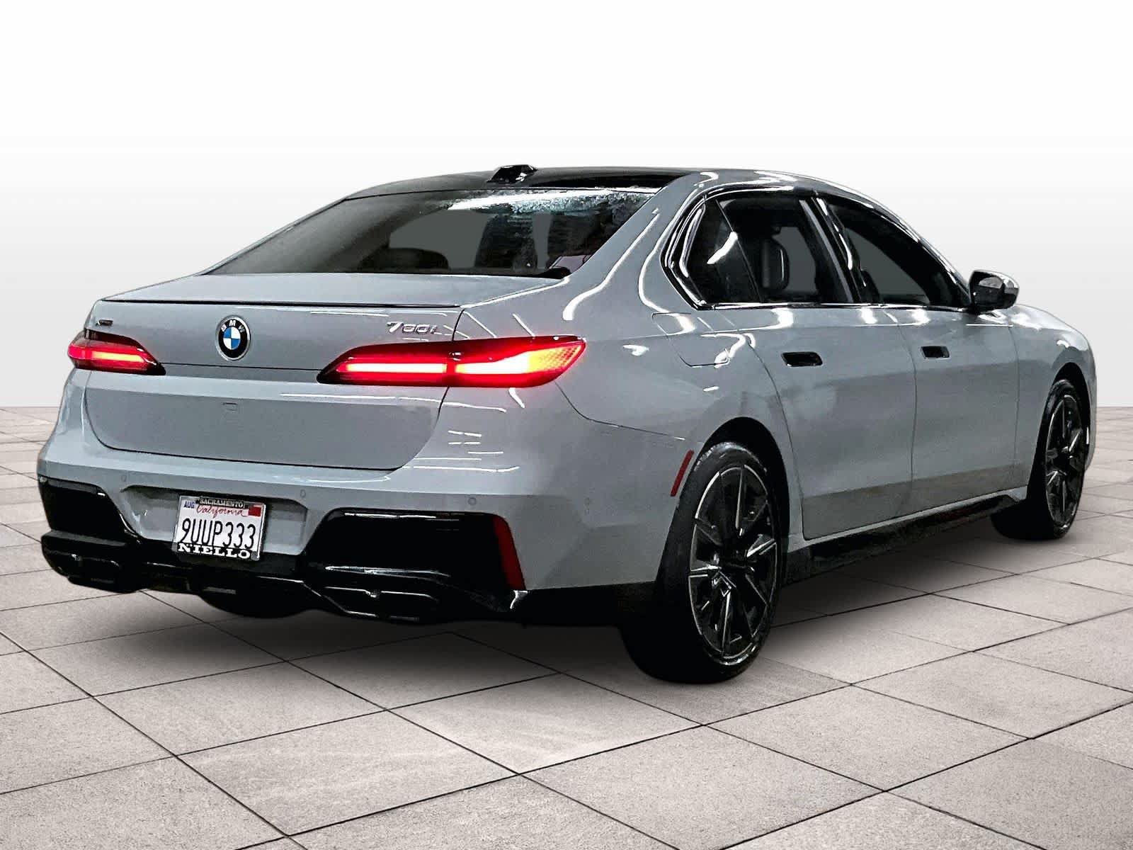 Used 2025 BMW 760i xDrive AWD/4WD image 15