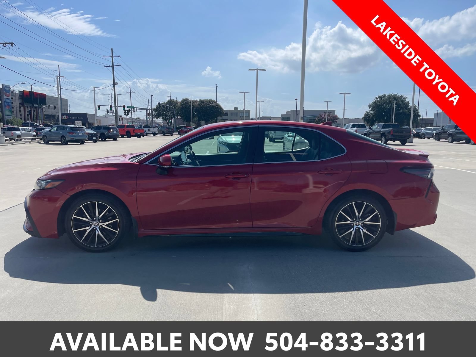 Used 2022 Toyota Camry SE FWD image 2