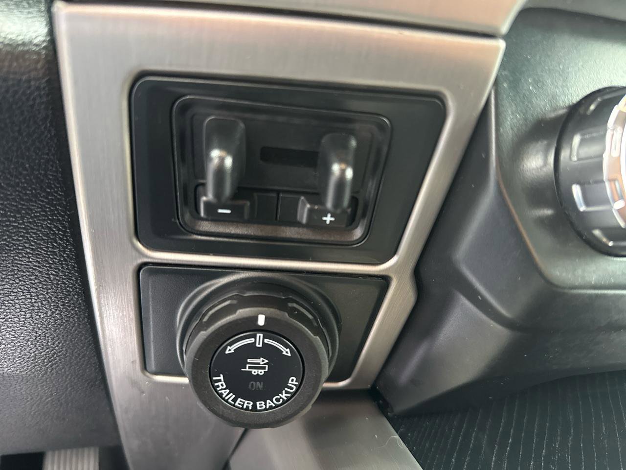 Used 2022 Ford F350 Platinum w/ FX4 Off-Road Package image 25