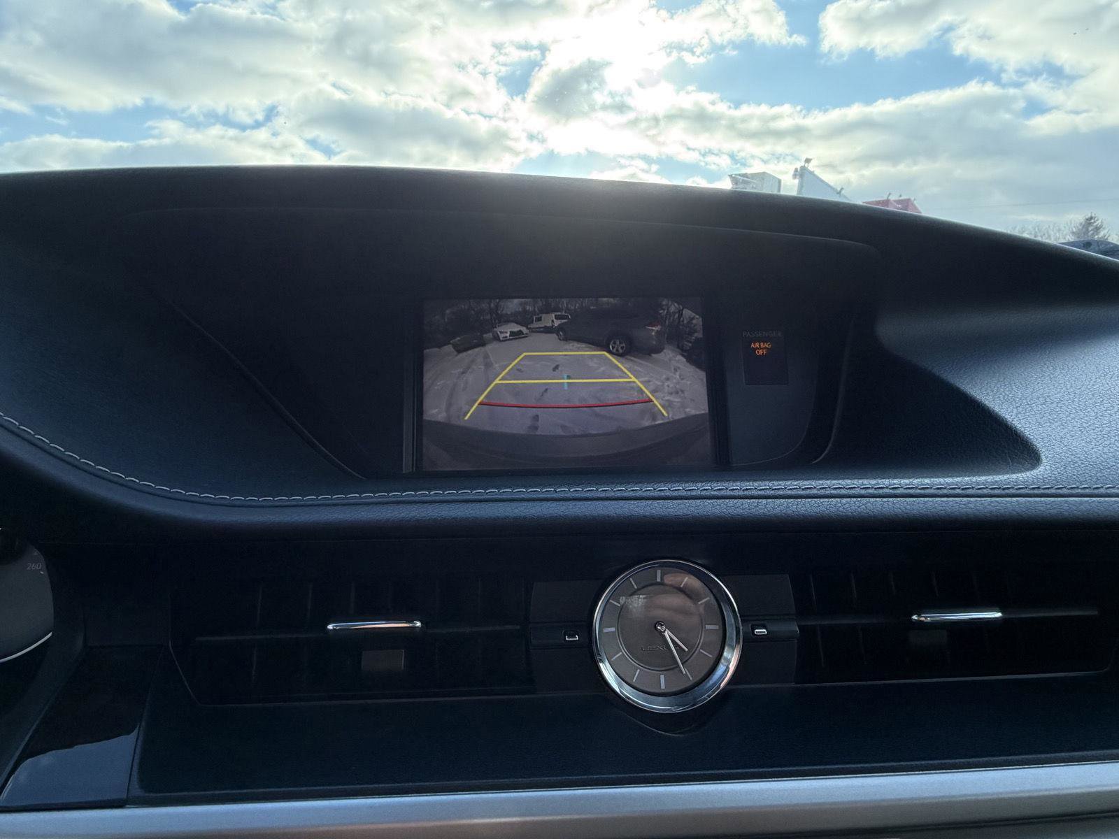 Used 2018 Lexus ES 350 w/ Luxury Package w/Wood Trim image 17