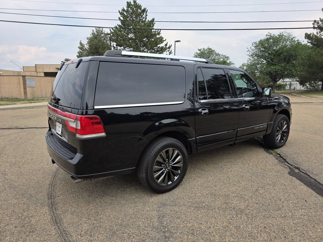 Used 2017 Lincoln Navigator L Select AWD/4WD image 8