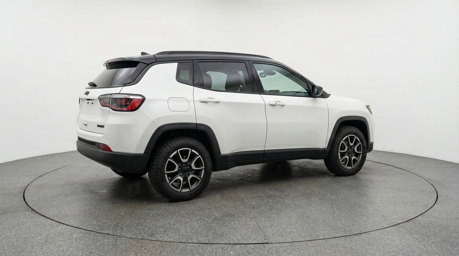 Used 2025 Jeep Compass Trailhawk AWD/4WD image 9
