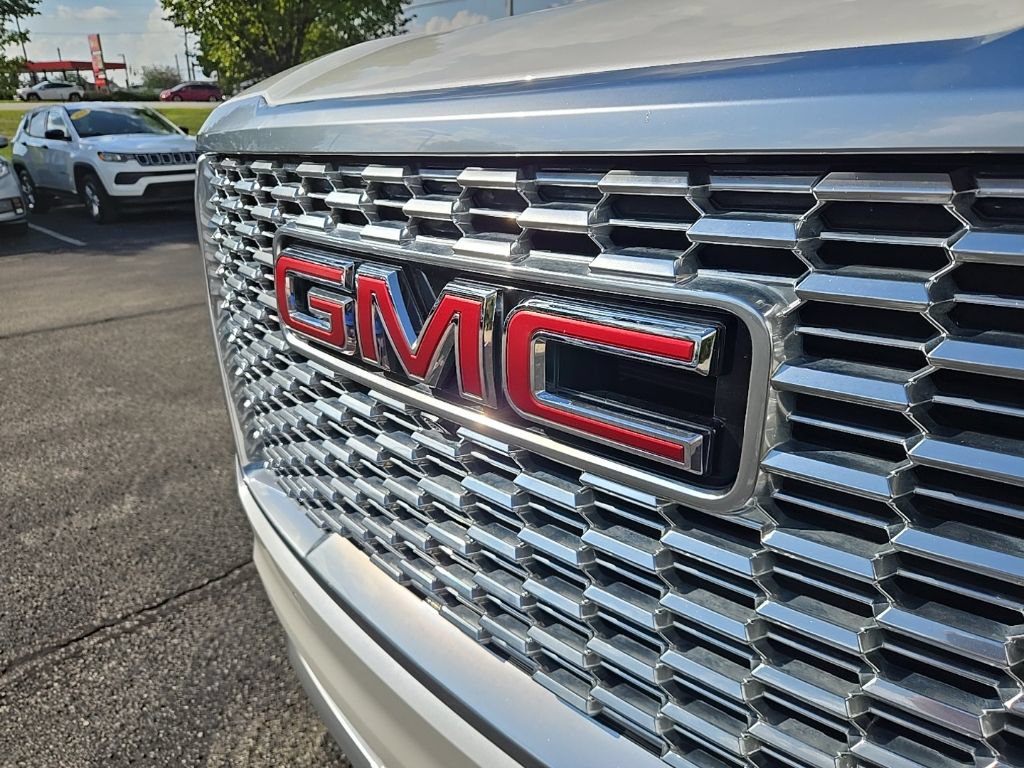 Used 2023 GMC Yukon XL Denali AWD/4WD image 25