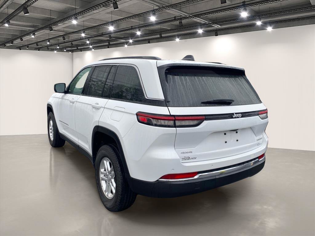 Certified 2025 Jeep Grand Cherokee Laredo AWD/4WD image 5