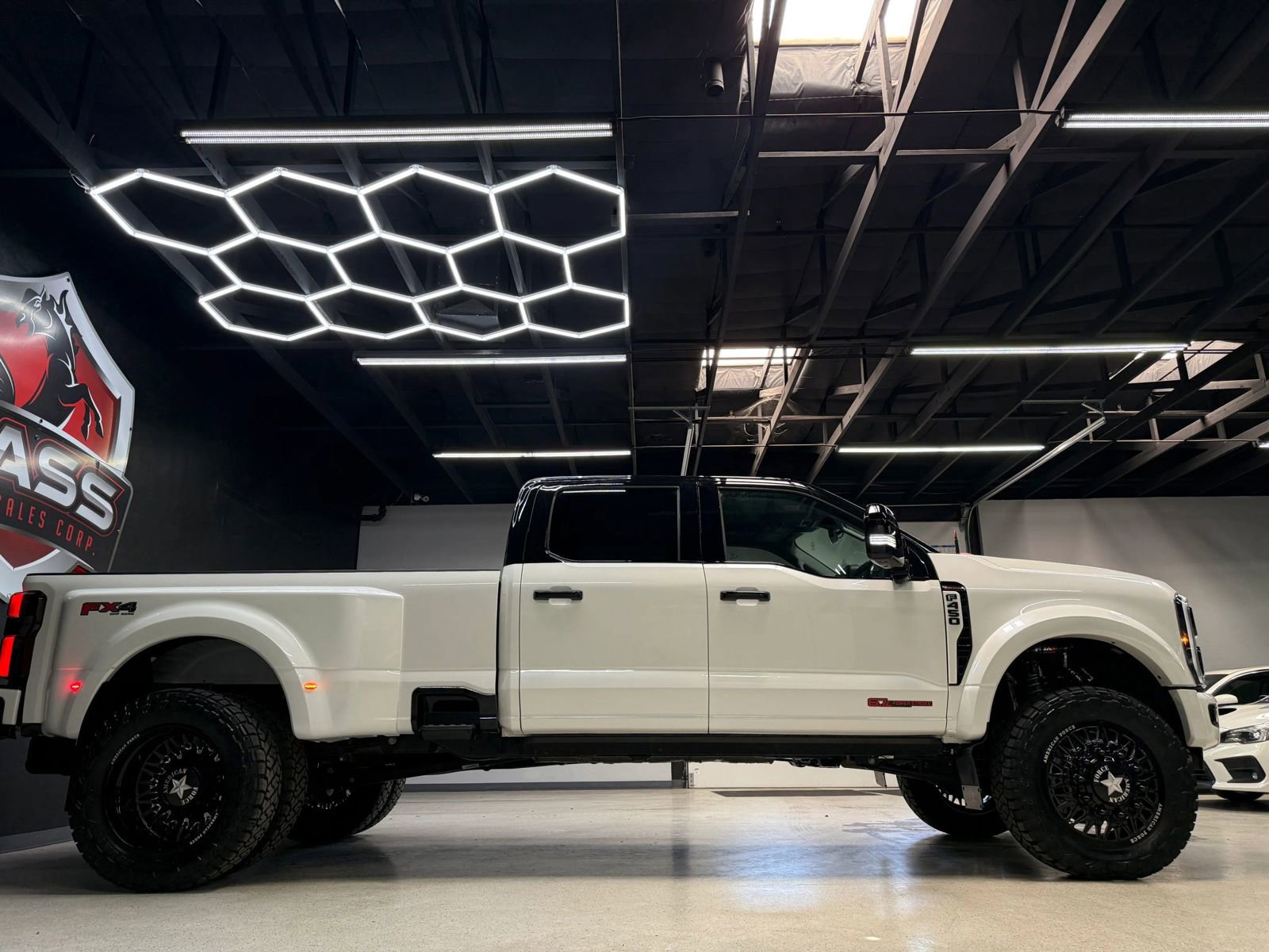 Used 2024 Ford F450 Limited w/ FX4 Off-Road Package image 19