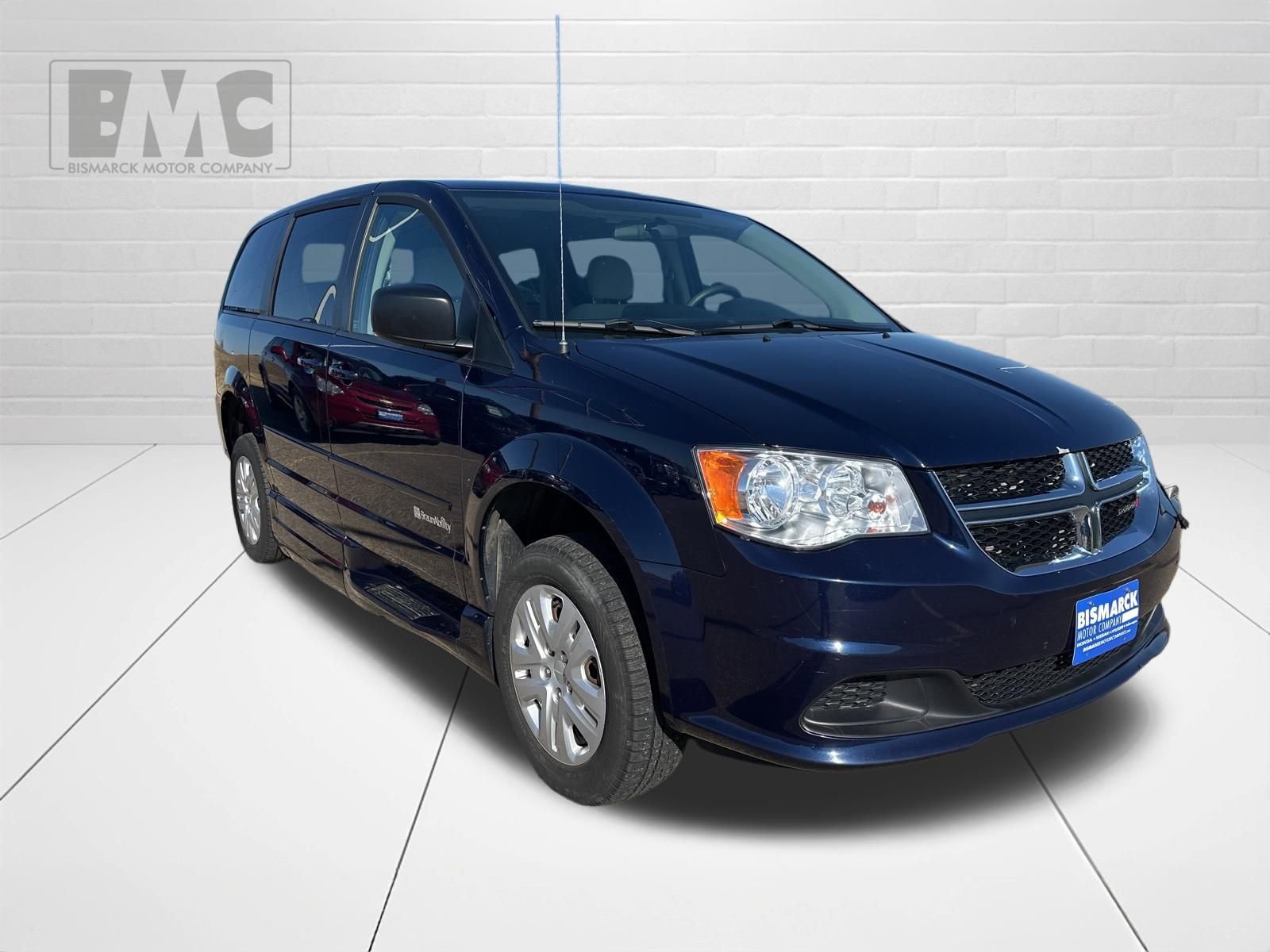 Used 2014 Dodge Grand Caravan SE w/ Quick Order Package 29E SE image 2