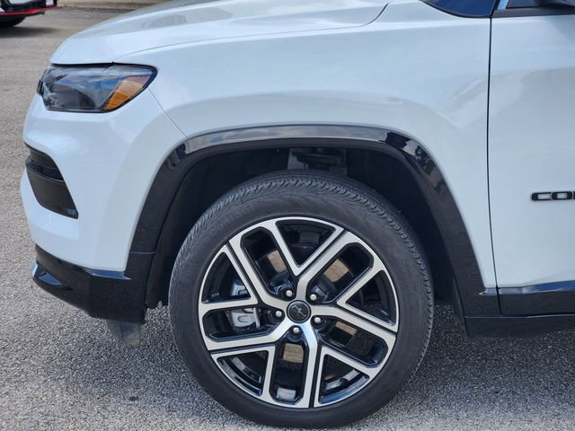 Used 2025 Jeep Compass Limited w/ Elite Group image 5