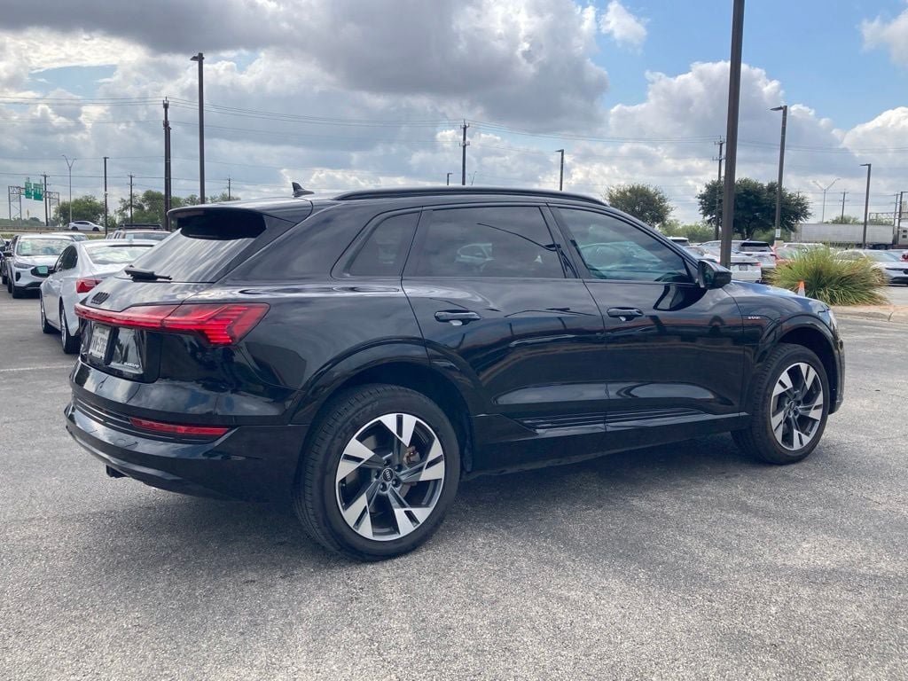 Used 2022 Audi e-tron Premium AWD/4WD image 3