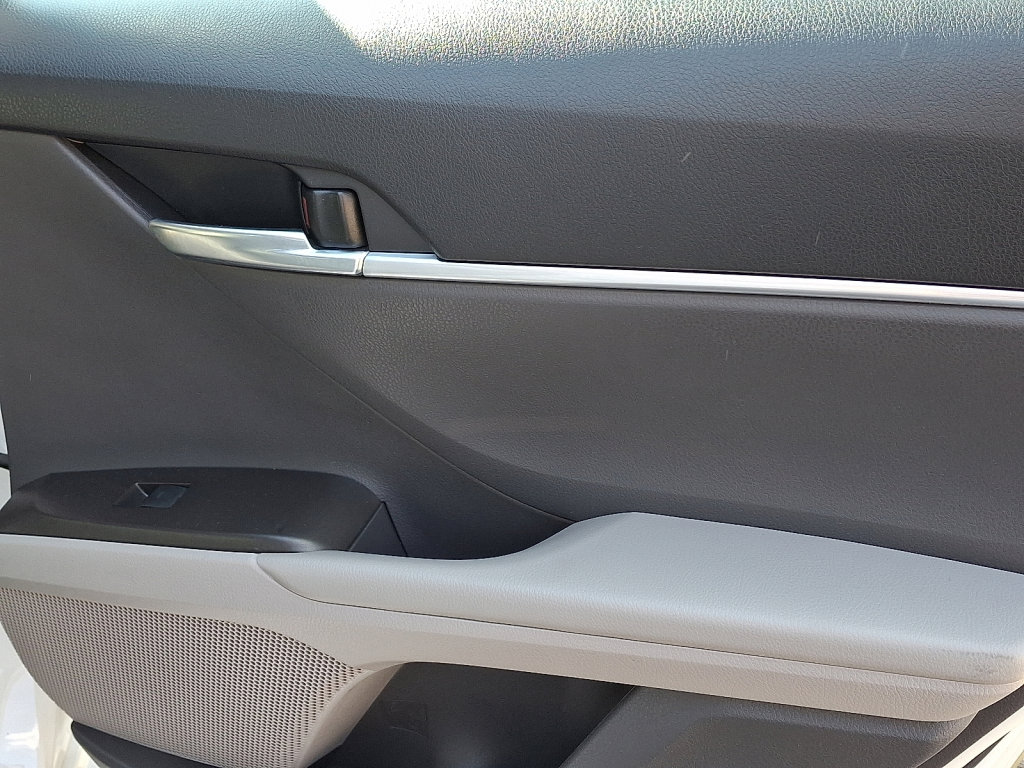 Used 2023 Toyota Camry SE image 14
