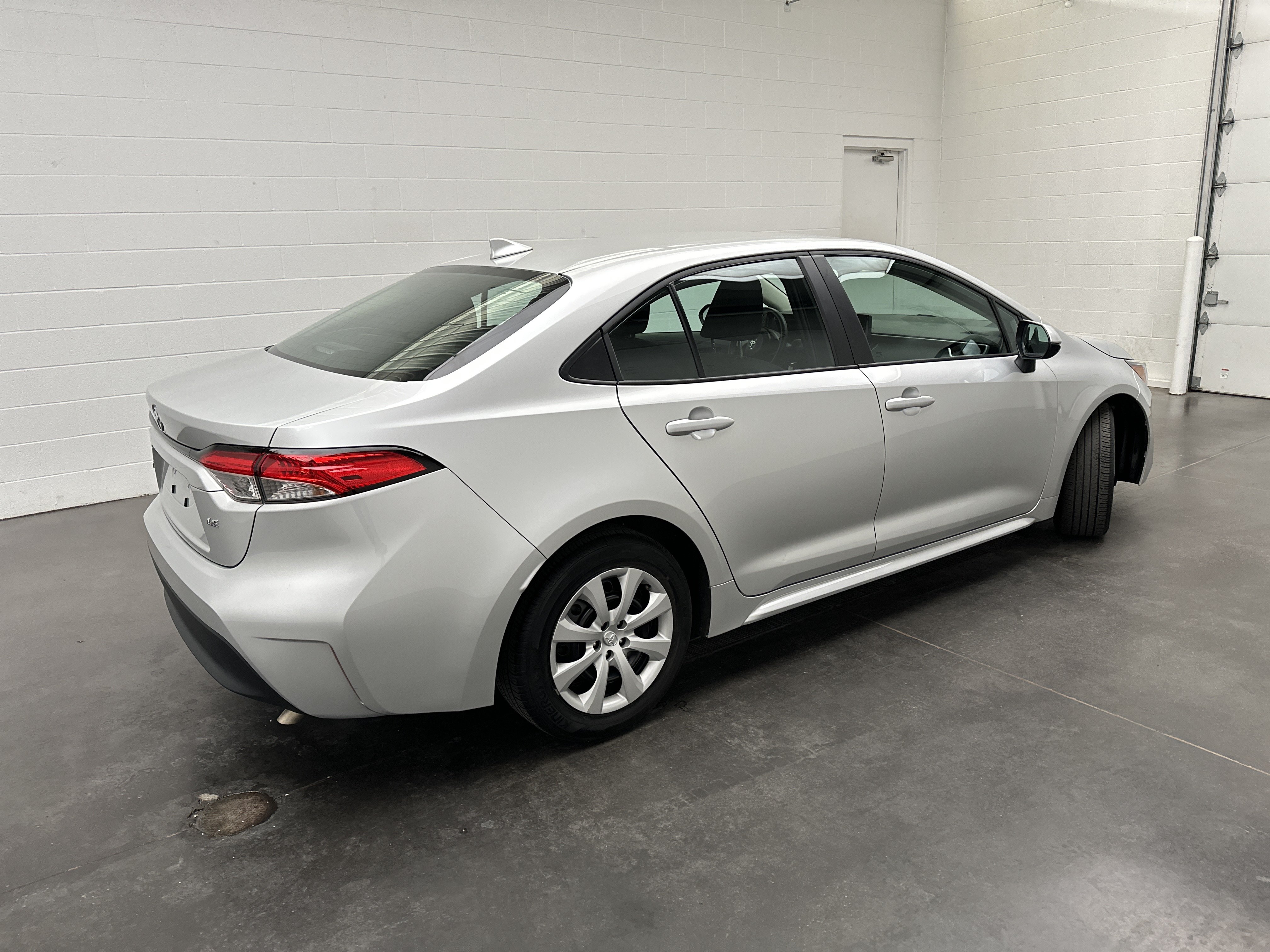 Used 2025 Toyota Corolla LE FWD image 8
