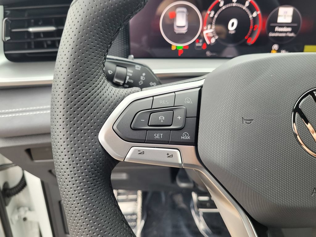 New 2026 Volkswagen Tiguan SE R-Line FWD image 21