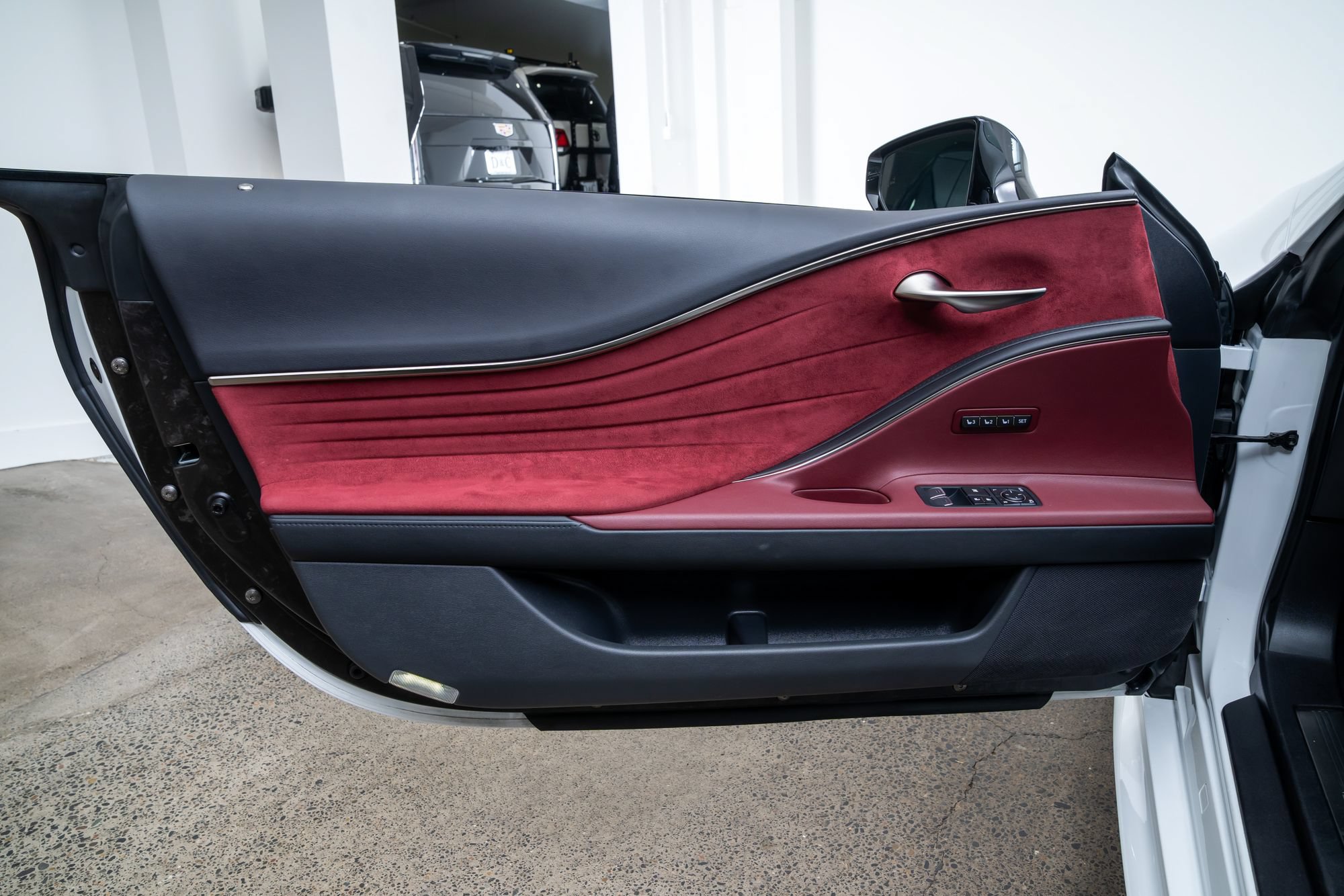 Used 2018 Lexus LC 500 Coupe w/ Touring Package RWD image 22