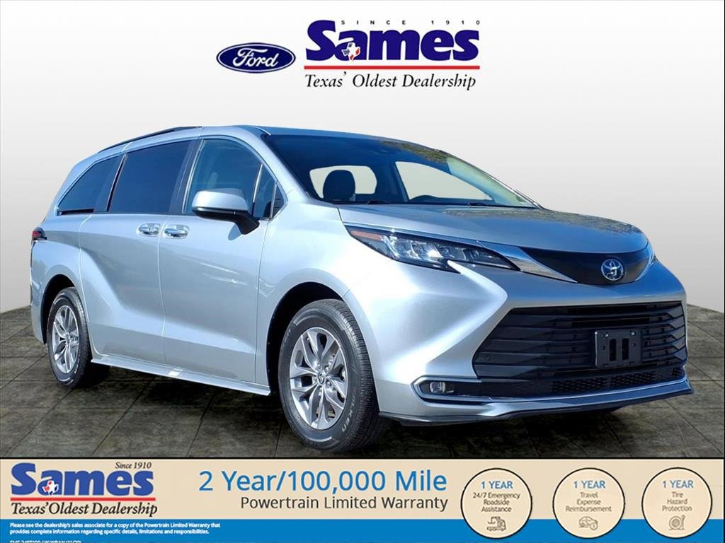 Used 2023 Toyota Sienna XLE image 1