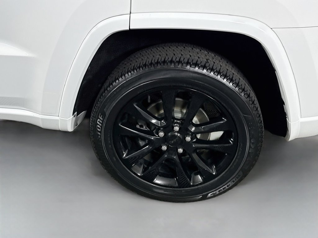Used 2020 Jeep Grand Cherokee Altitude AWD/4WD image 37