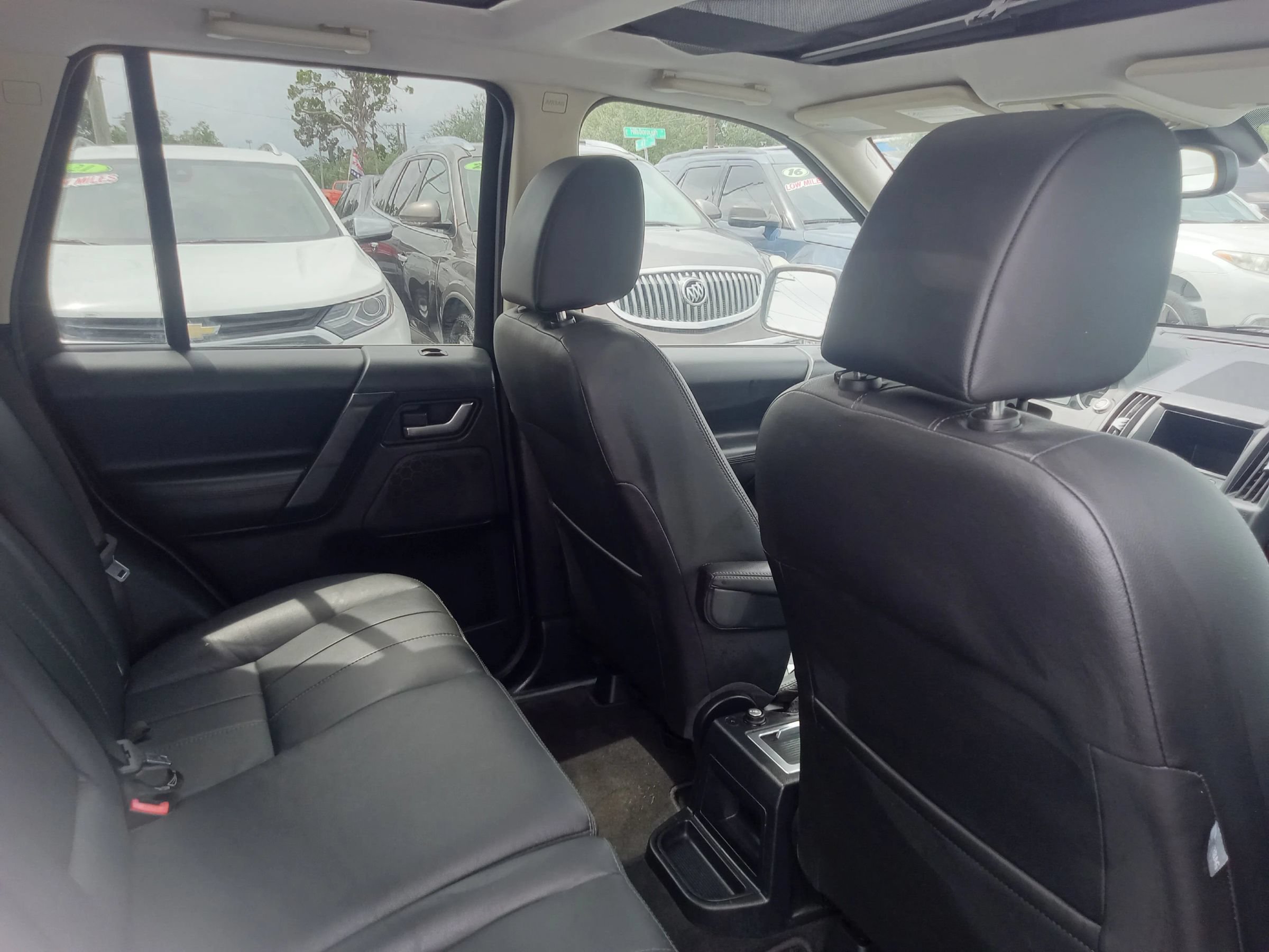 Used 2011 Land Rover LR2 HSE AWD/4WD image 16