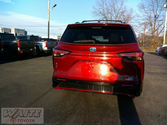 Certified 2021 Toyota Sienna XSE image 3