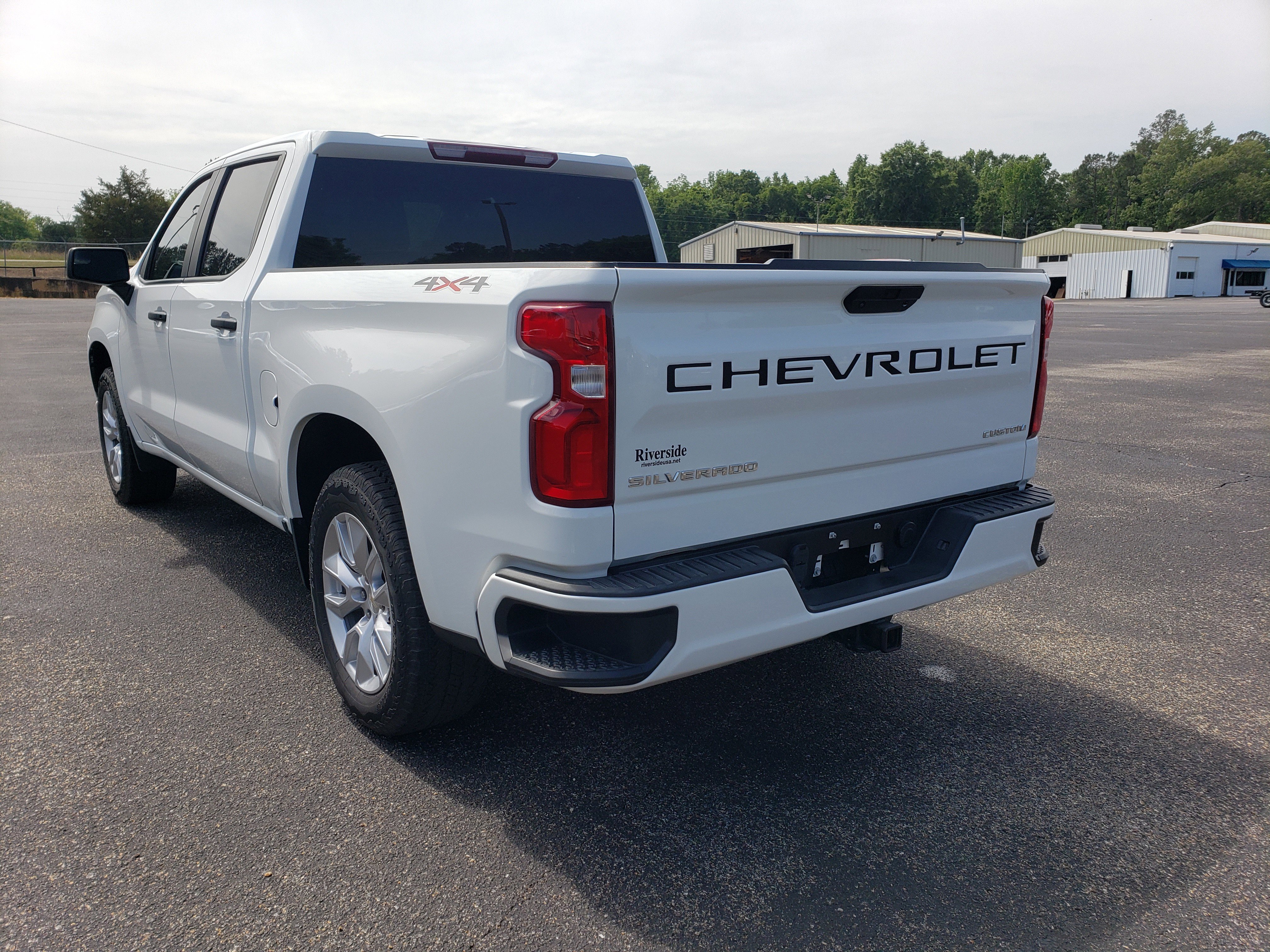 Used 2022 Chevrolet Silverado 1500 Custom w/ Safety Confidence Package AWD/4WD image 4