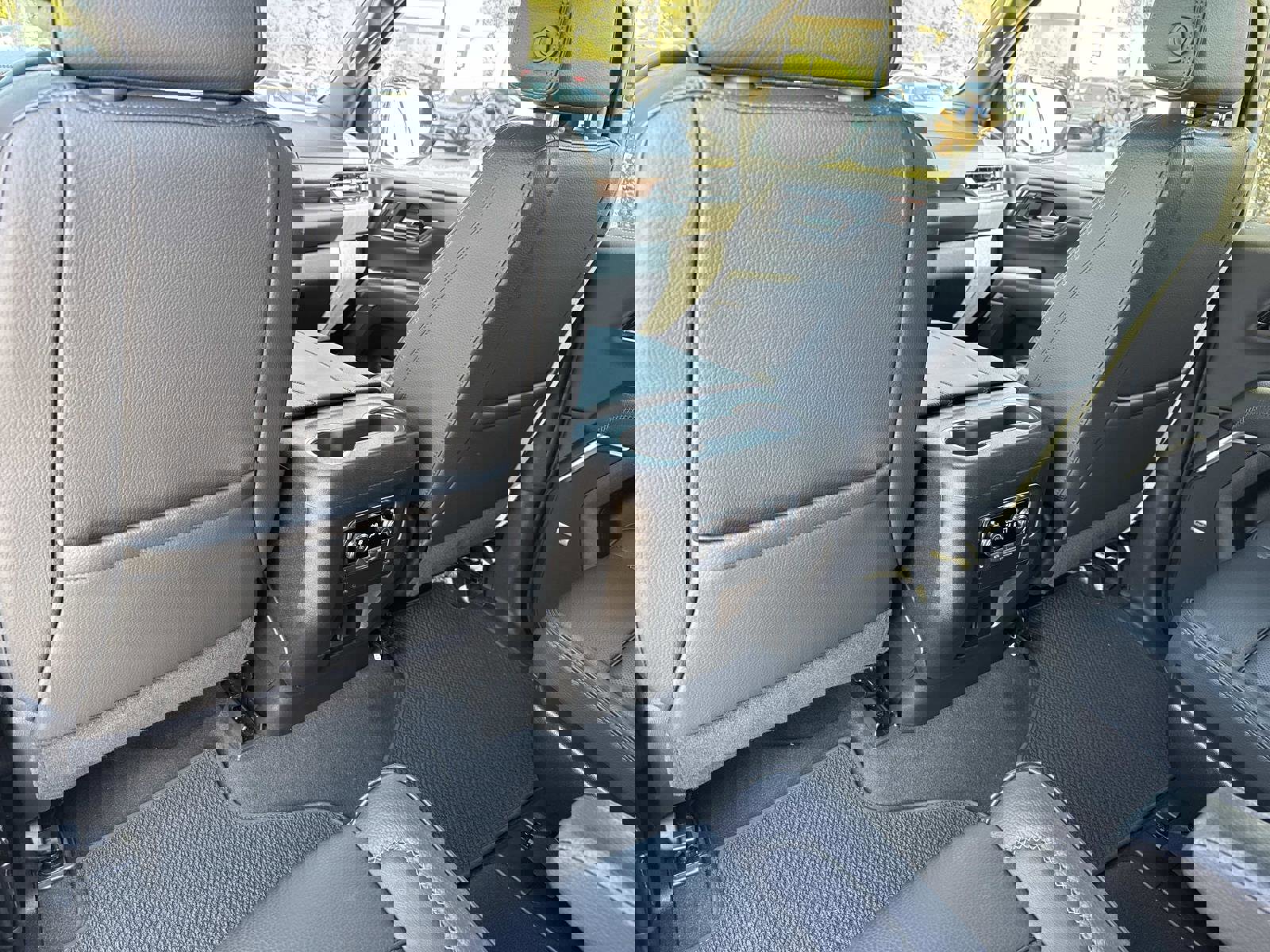 Used 2025 GMC Yukon XL Denali image 11