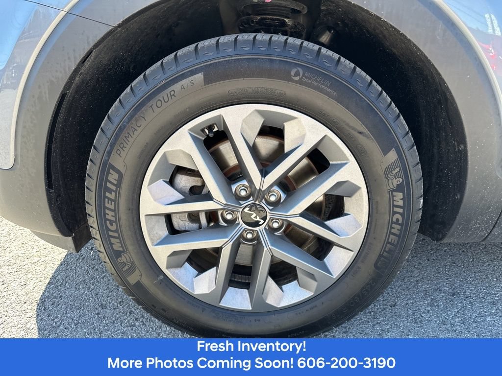 Used 2023 Kia Telluride LX AWD/4WD image 9