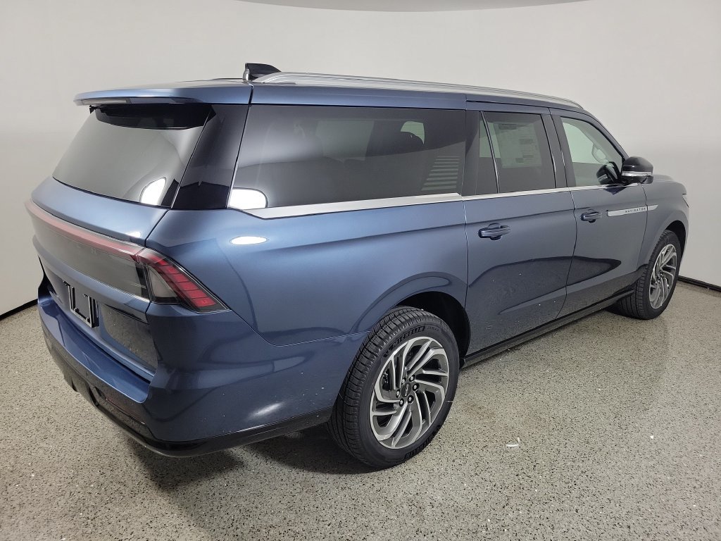 New 2027 Lincoln Navigator L Reserve RWD image 4