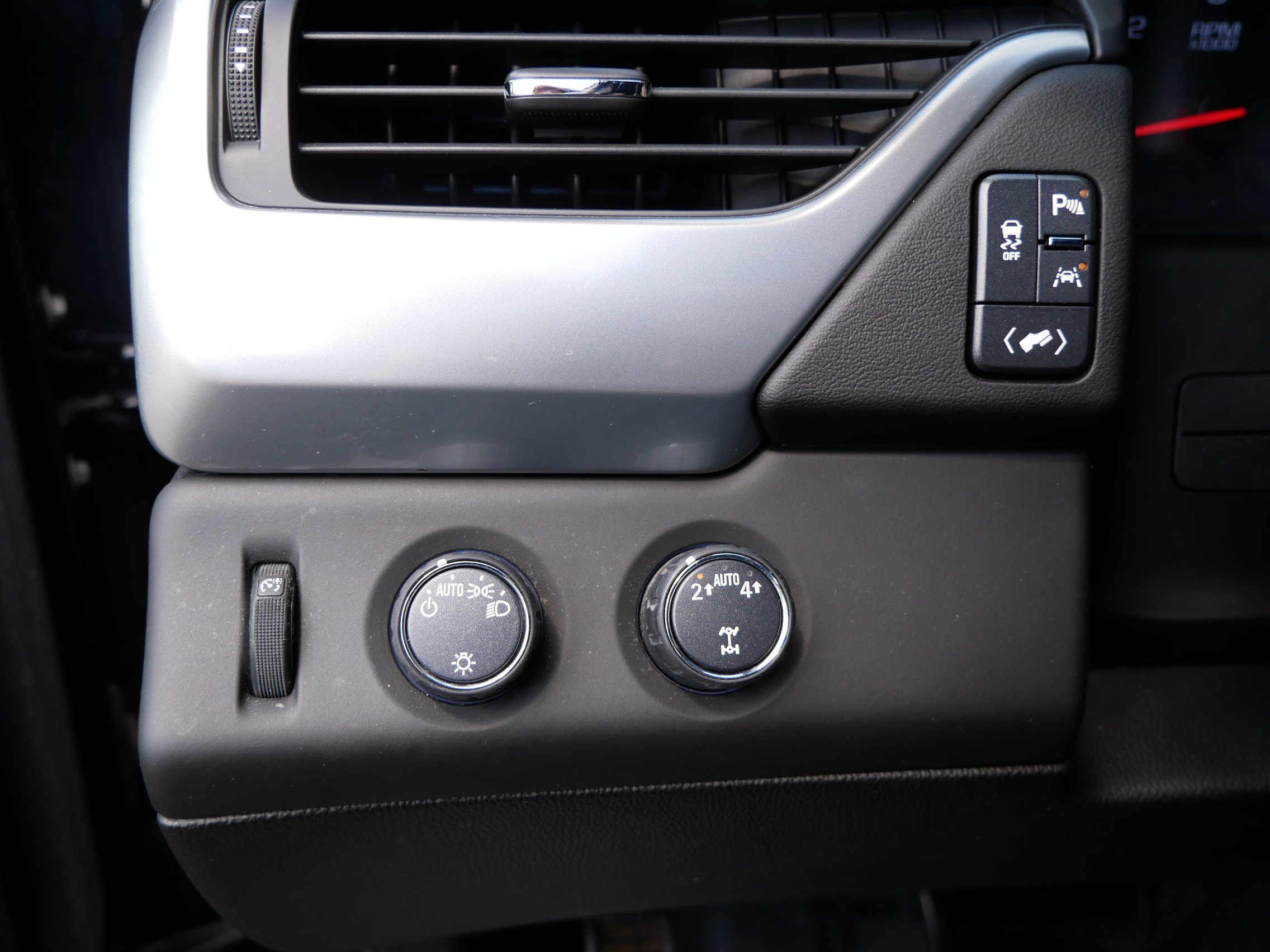 Used 2019 Chevrolet Tahoe LT AWD/4WD image 8