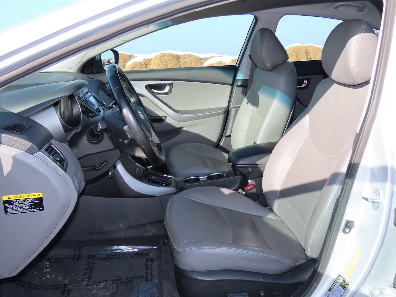 Used 2015 Hyundai Elantra Limited image 18