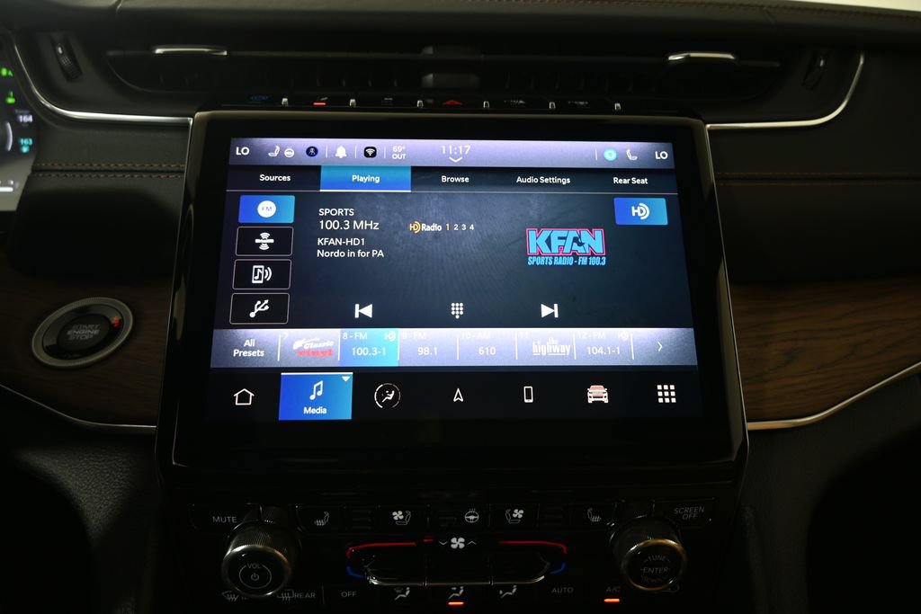 Used 2023 Jeep Grand Cherokee Summit w/ Advanced Protech Group IV AWD/4WD image 26