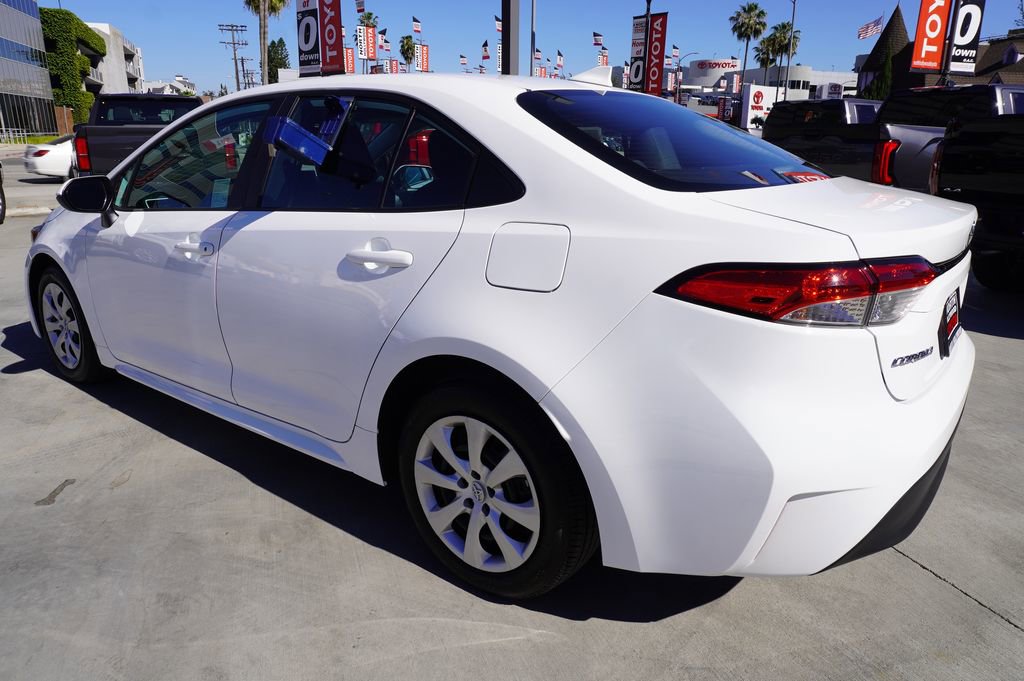 Certified 2025 Toyota Corolla LE FWD image 5