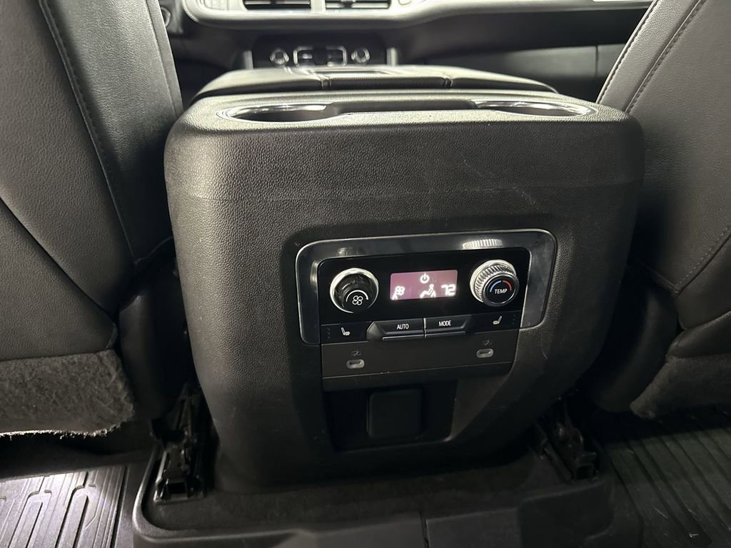 Used 2023 GMC Yukon SLT w/ SLT Luxury Package AWD/4WD image 22