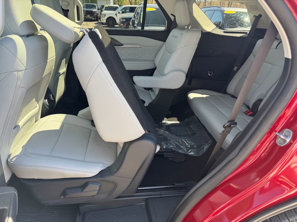 Used 2025 Ford Explorer Platinum w/ LUX Leather Package AWD/4WD image 39