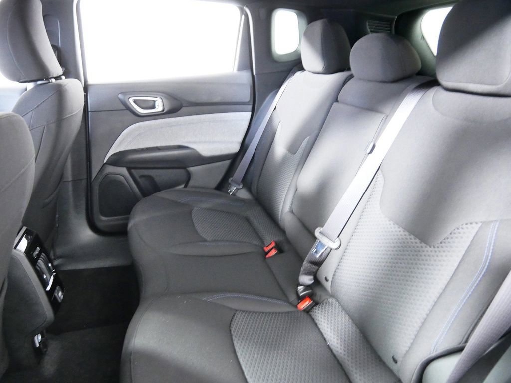 Used 2024 Jeep Compass Sport image 27