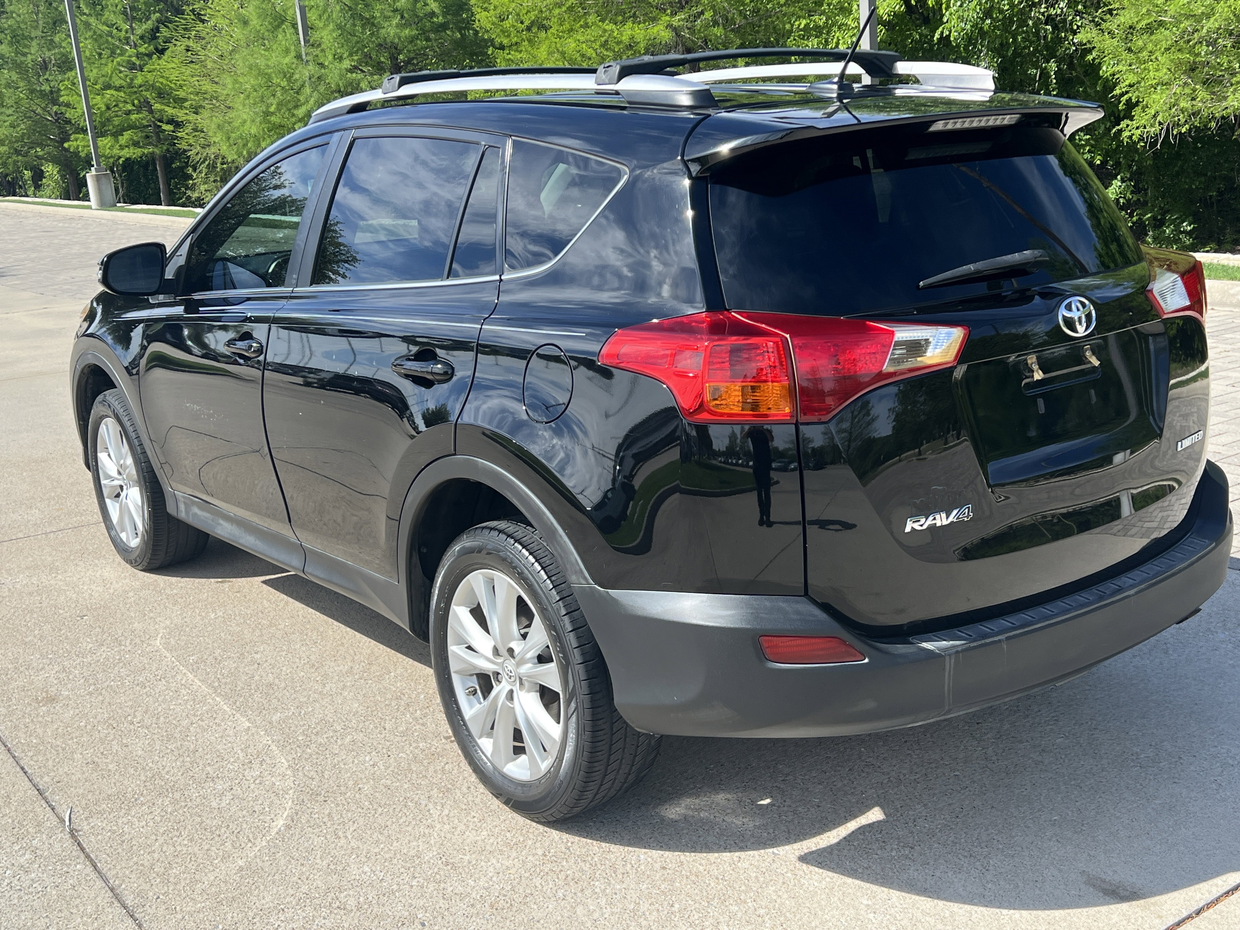 Used 2013 Toyota RAV4 Limited FWD image 8