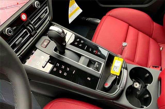 Certified 2026 Porsche Macan AWD/4WD image 35