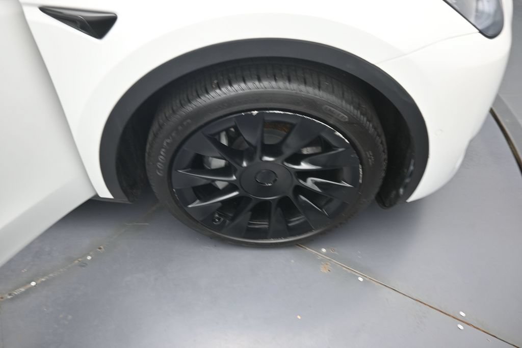 Used 2021 Tesla Model Y Long Range AWD/4WD image 32
