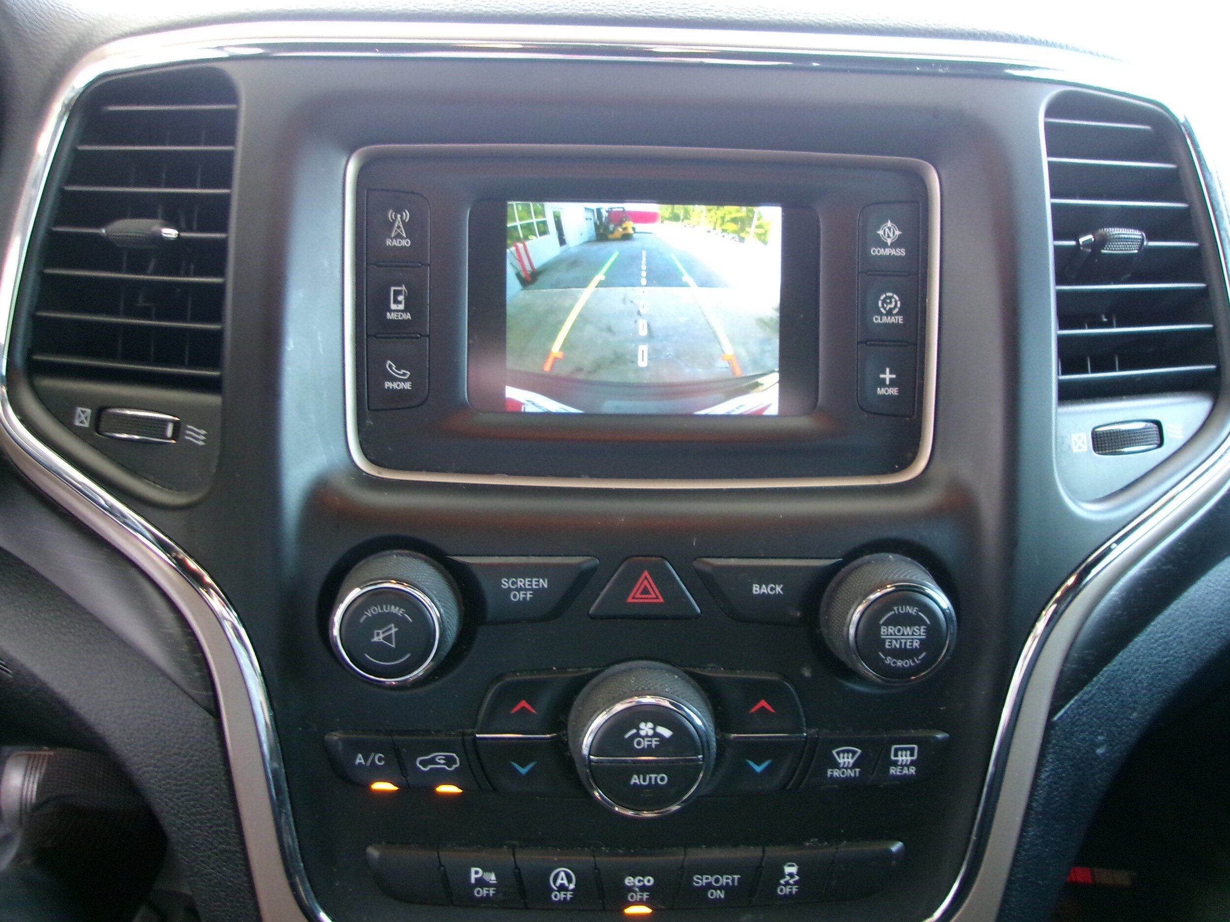 Used 2017 Jeep Grand Cherokee Laredo AWD/4WD image 15