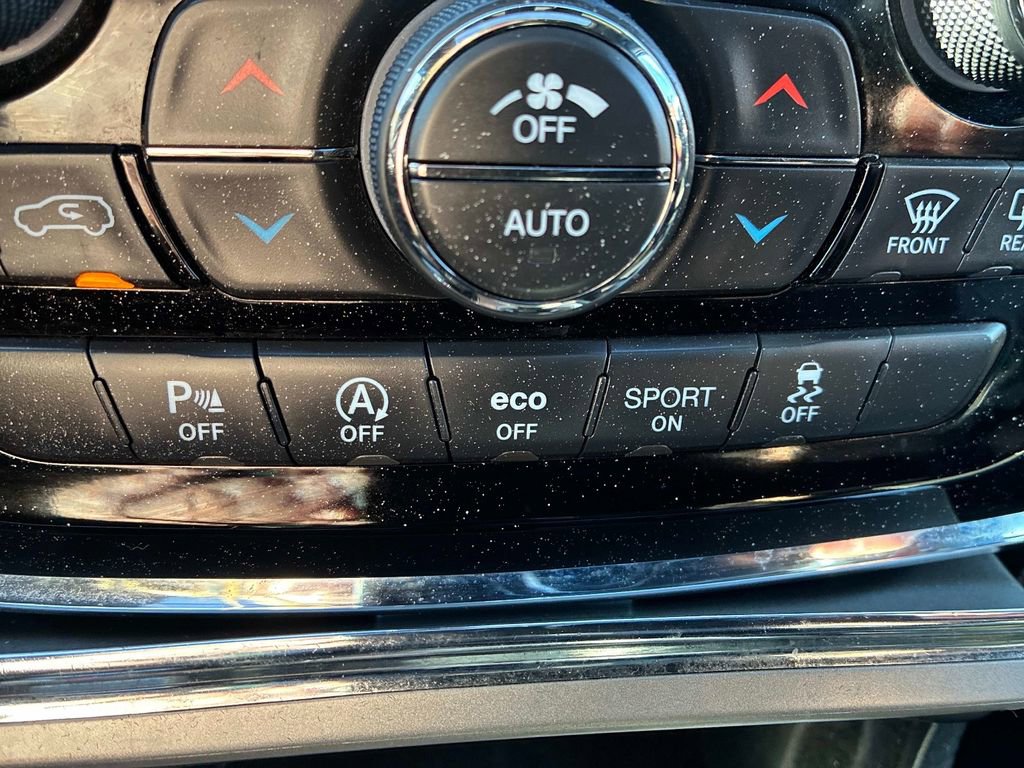 Used 2020 Jeep Grand Cherokee Limited AWD/4WD image 31