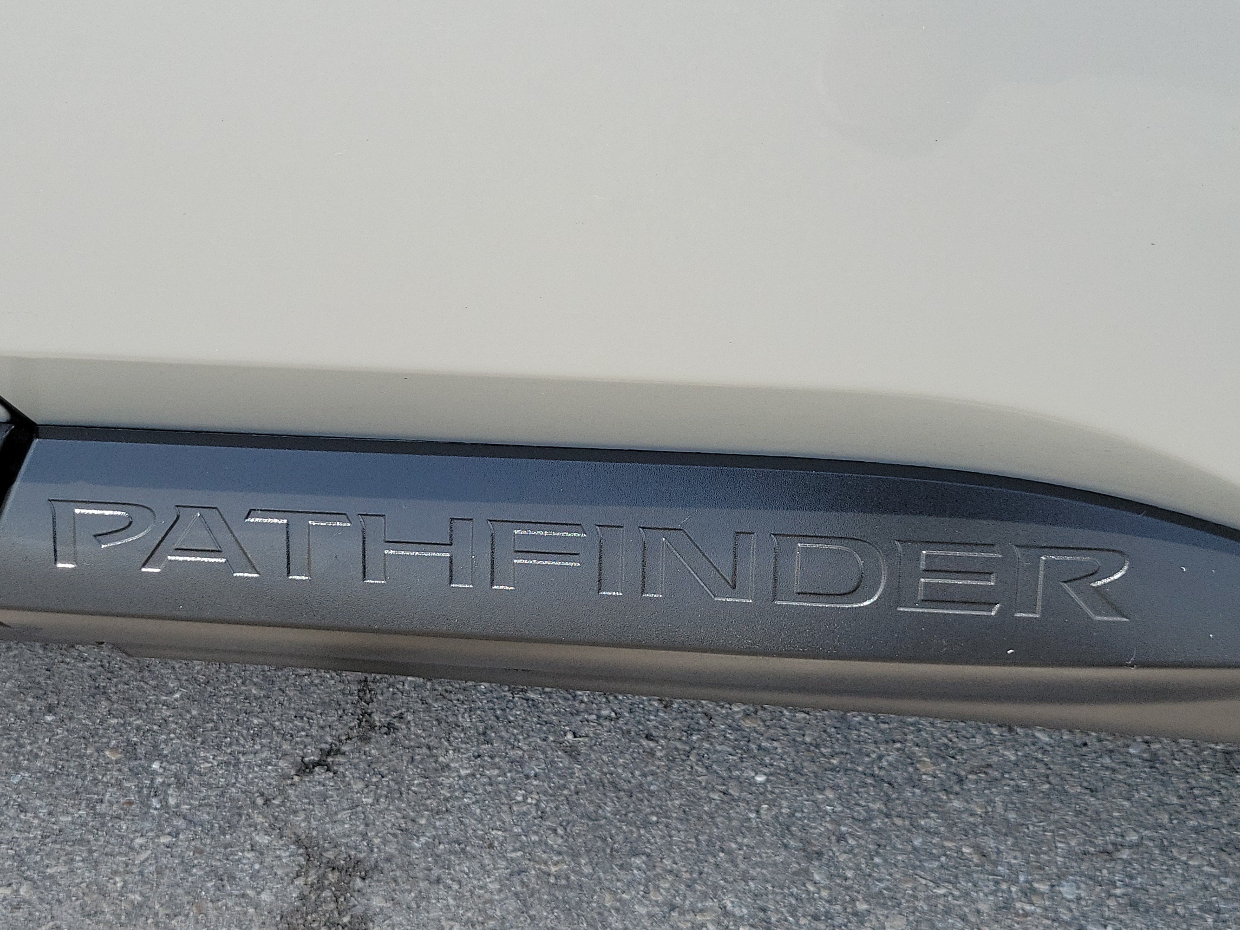 Used 2024 Nissan Pathfinder SL w/ Black Appearance Package FWD image 30
