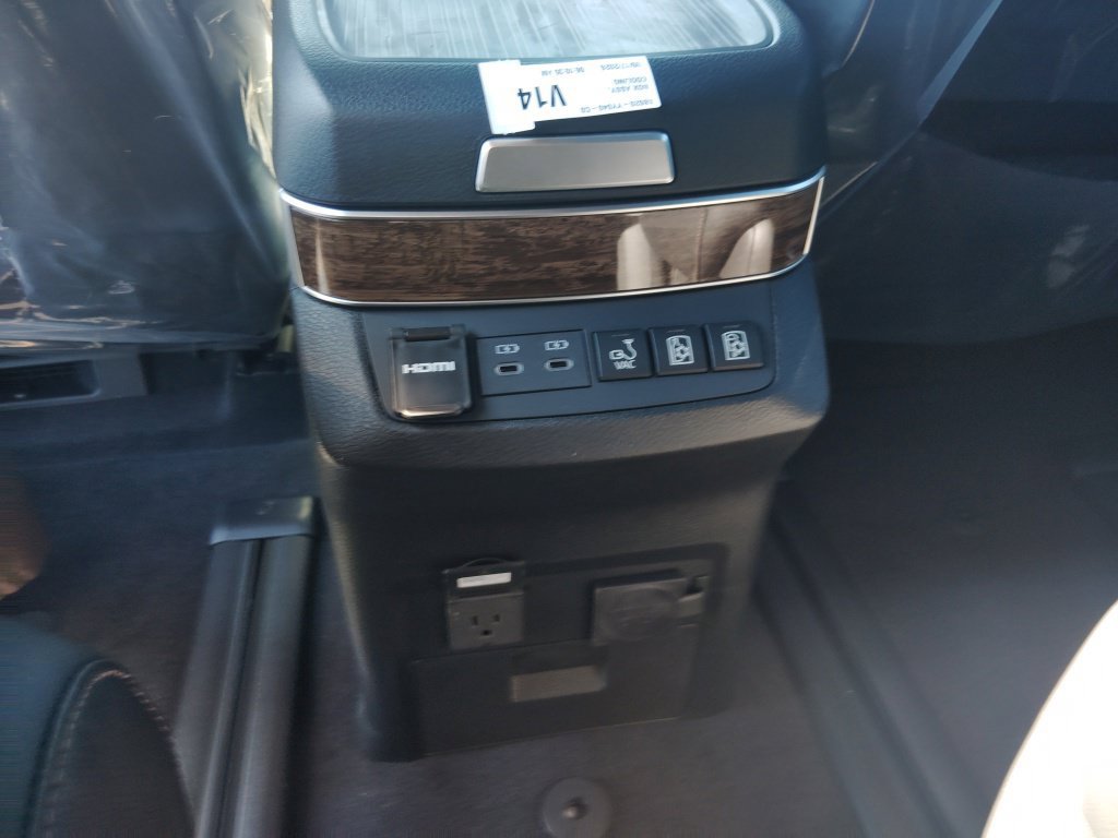New 2026 Toyota Sienna Platinum AWD/4WD image 14
