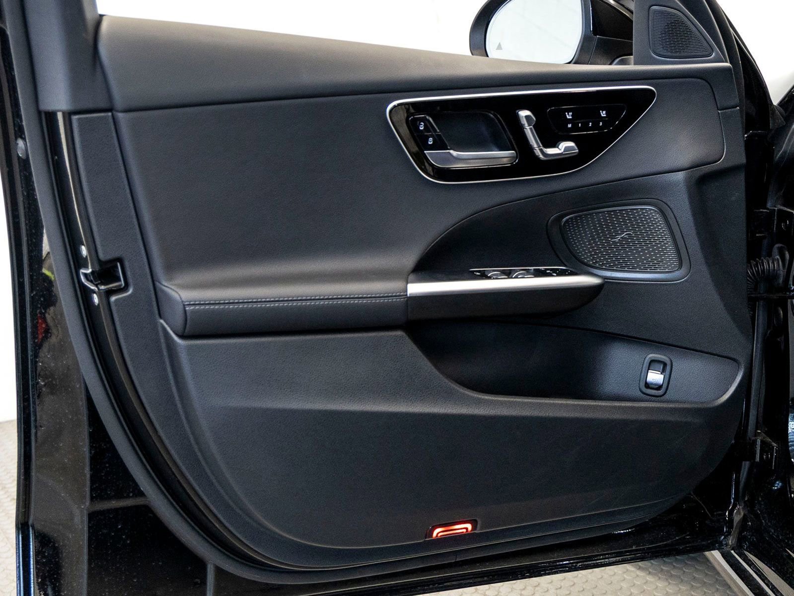 Used 2025 Mercedes-Benz C 300 Sedan image 12