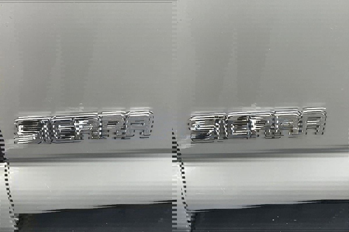 Used 2005 GMC Sierra 1500 SLT w/ Light Duty Power Package image 23