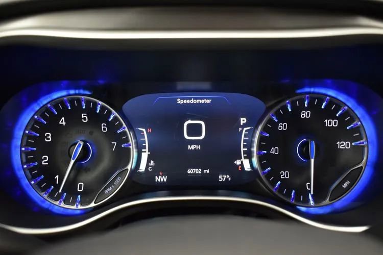Used 2023 Chrysler Pacifica Touring-L FWD image 27