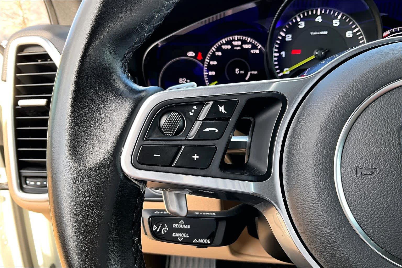 Used 2022 Porsche Cayenne E-Hybrid AWD/4WD image 64