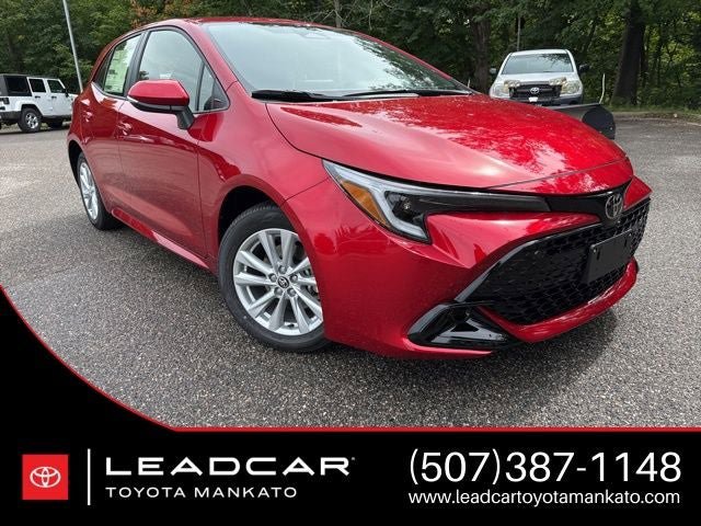 Used 2025 Toyota Corolla SE w/ SE Package image 1