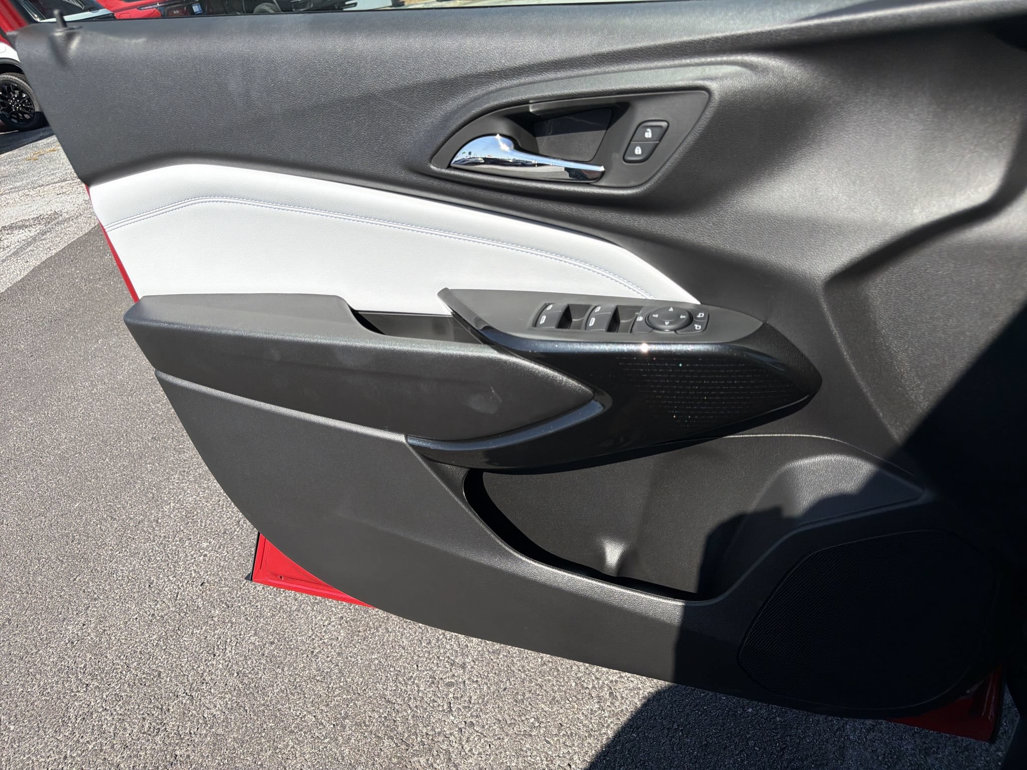 New 2026 Chevrolet Trax LT w/ Sunroof Package FWD image 23