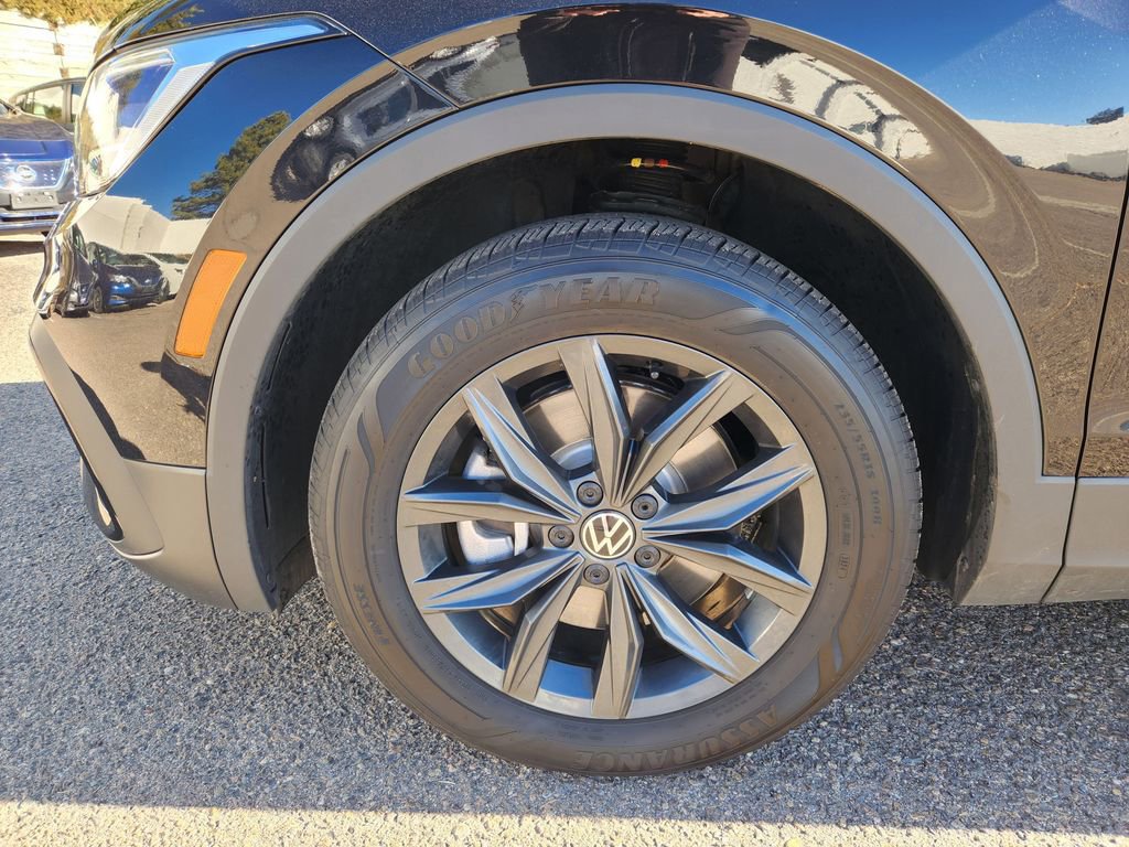 Certified 2024 Volkswagen Tiguan SE image 20