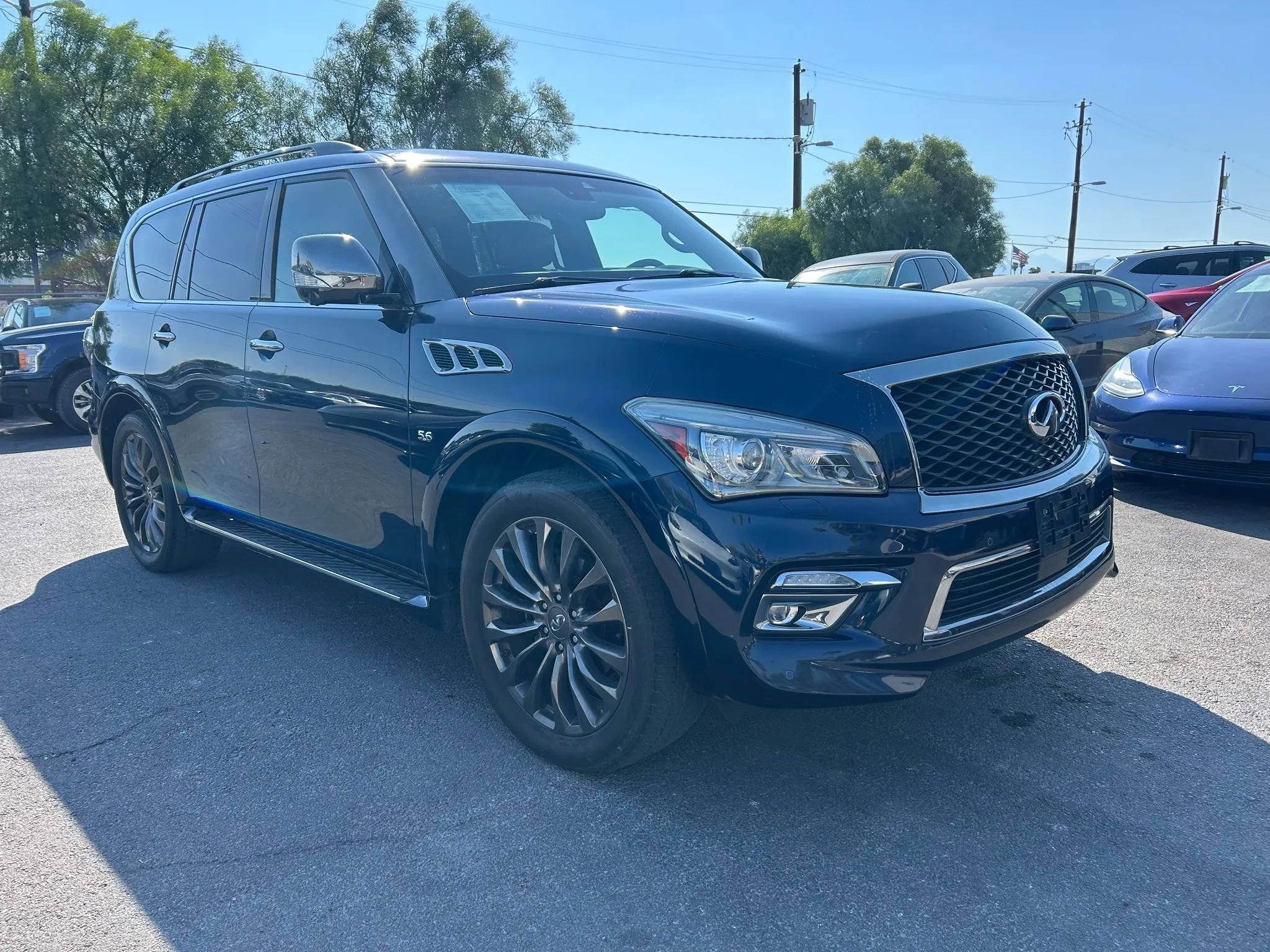 Used 2017 INFINITI QX80 Limited w/ All Season Package image 3