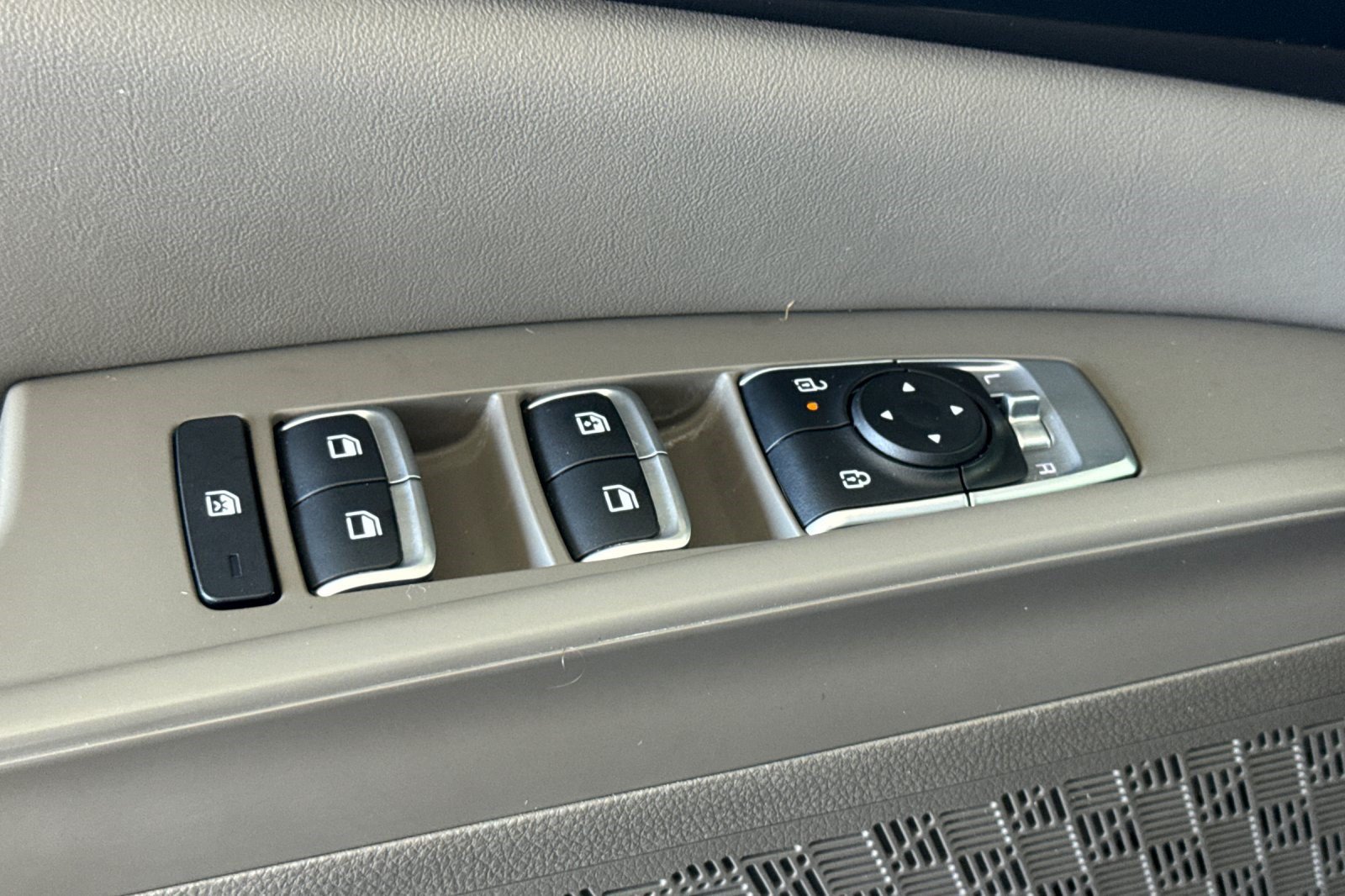 Used 2026 Kia Carnival FWD image 13