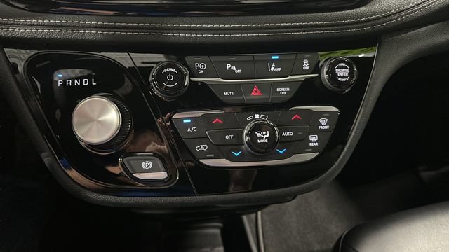 Used 2024 Chrysler Pacifica Limited FWD image 18