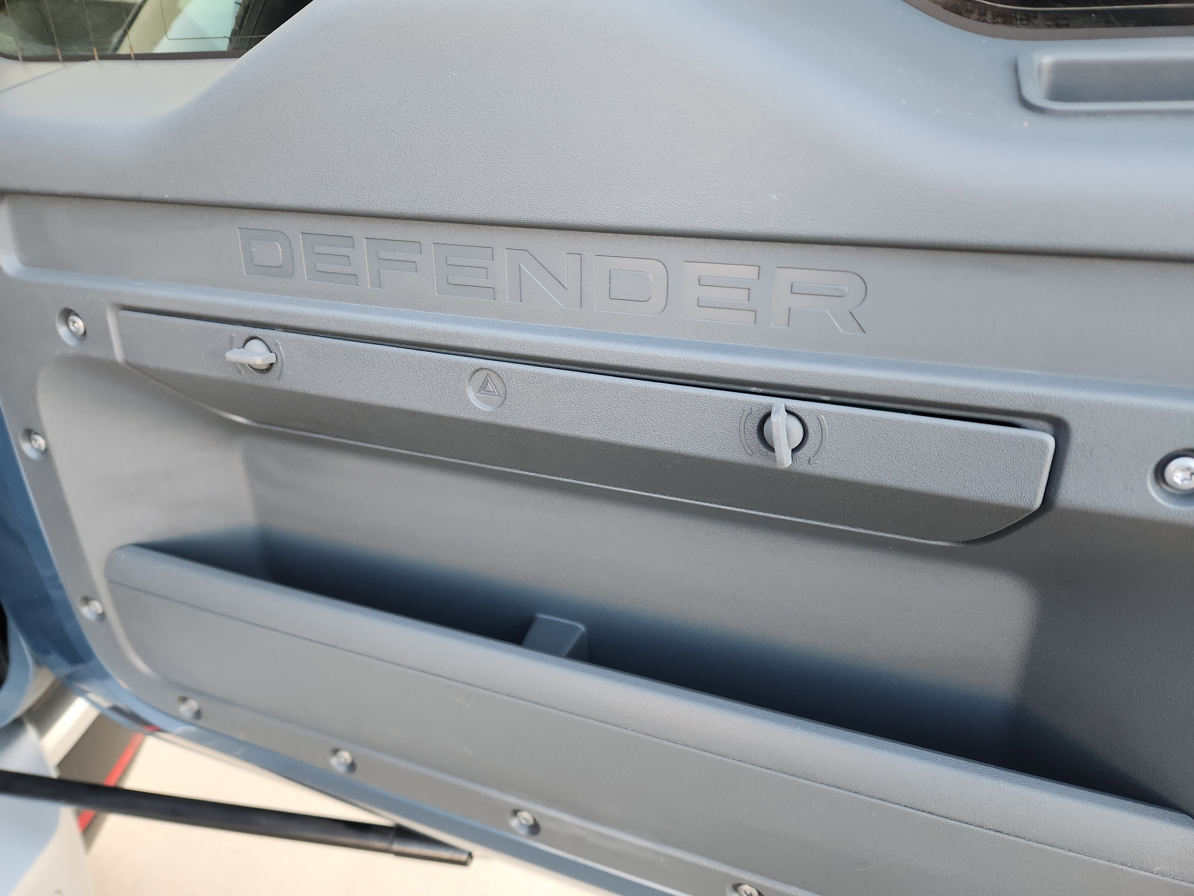 Used 2021 Land Rover Defender 110 SE image 36
